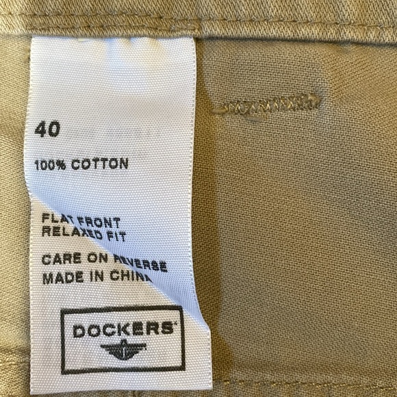 EUC- MEN'S VINTAGE DOCKERS CARGO SHORTS - Size 40 - Picture 3 of 8